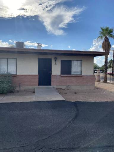 Main picture of 3322 E Bermuda St