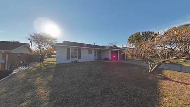 Main picture of 324 NW Compass Dr