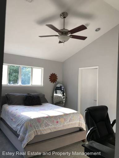 Main picture of 702 Almond St