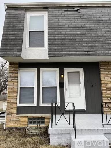 Main picture of 852 S Roys Ave