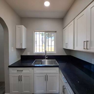 Main picture of 320 N 10th St