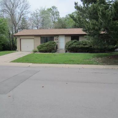 Main picture of 305 Bates Ave