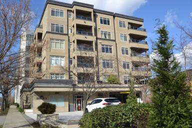 Main picture of 900 Aurora Ave N