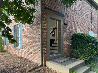 Main picture of 3073 Colonial Way