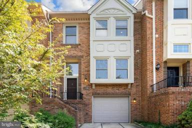 Main picture of 3915 Green Look Ct