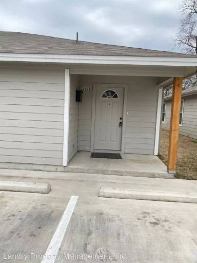 Main picture of 202 E Lone Star Ave