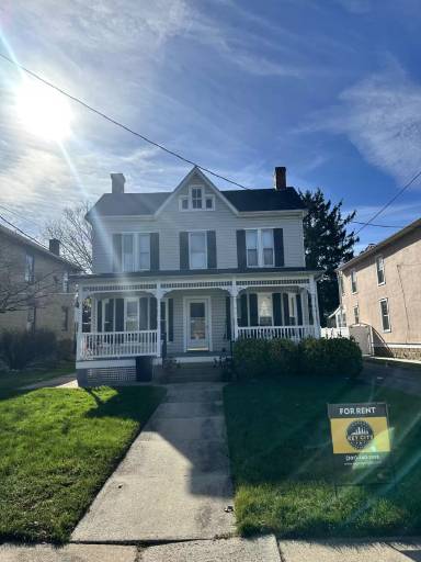 Main picture of 114 E 8th St