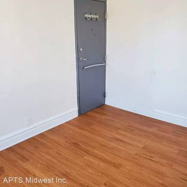 Main picture of 7547 N Ridge Blvd