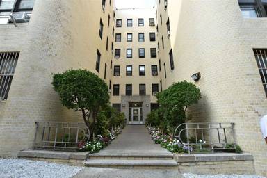 Main picture of 729 W 186th St