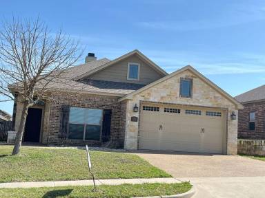 Main picture of 3000 Silver Saddle Dr