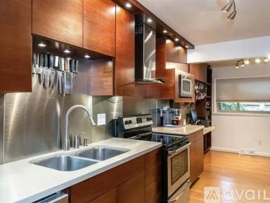 Main picture of 115 Sparks St