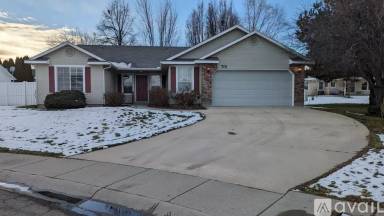 Main picture of 701 S Whitetail Ave