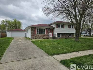 Main picture of 5273 Robbins Ave