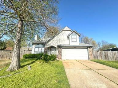 Main picture of 1202 W Edgewater Pl