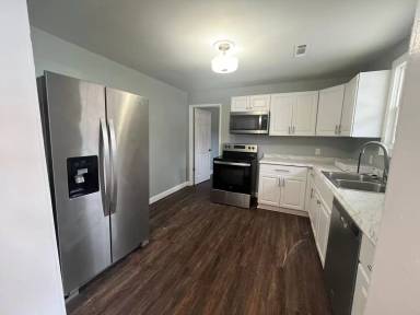 Main picture of 201 Robin Hood Rd NE