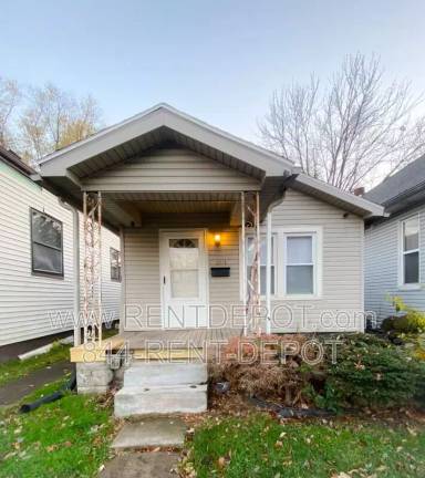 Main picture of 1231 E Illinois St