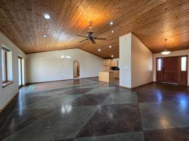 Main picture of 4 Alma Ct
