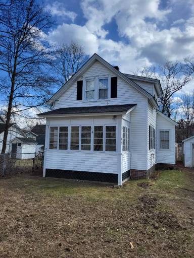 Main picture of 105 Pillsbury St