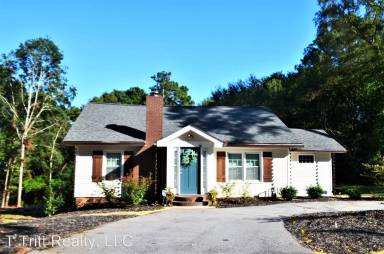 Main picture of 105 Banks Dr