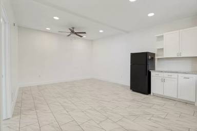 Main picture of 450 W Canty St