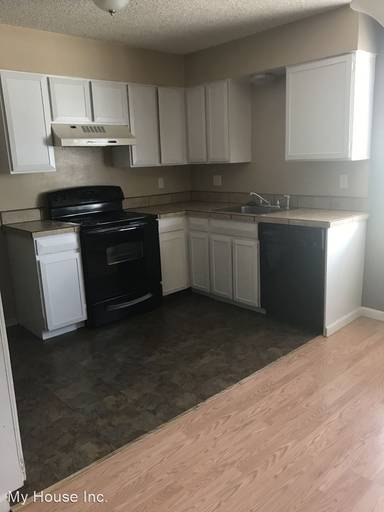 Main picture of 2024 W Plum St