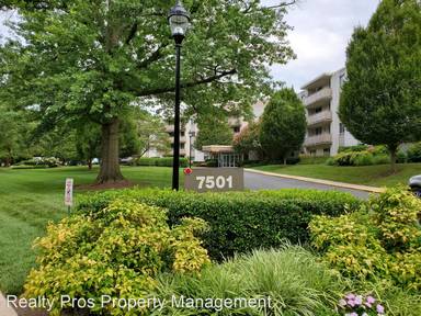 Main picture of Lakeside Terrace Condominiums
