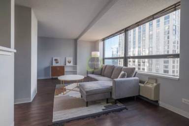 Main picture of 437 E Ohio St
