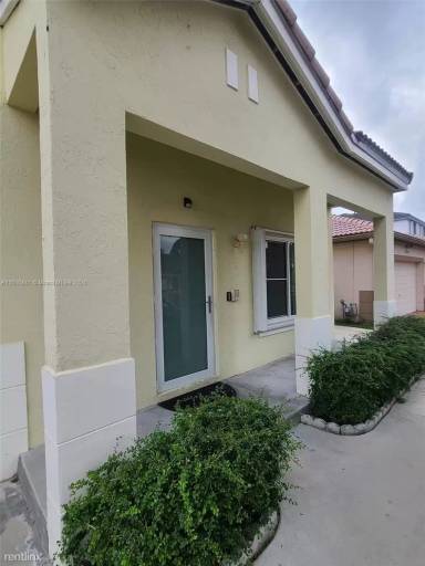 Main picture of 15766 SW 74th St