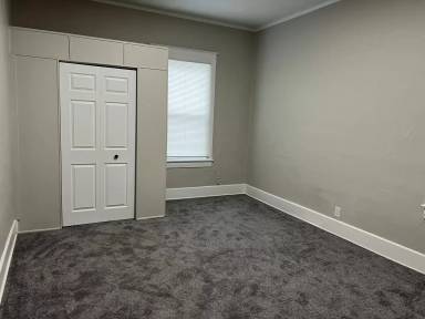 Main picture of 2225 W Oak St