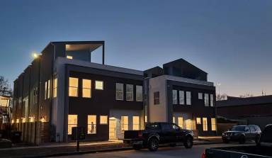 Main picture of 909 W Euclid Ave