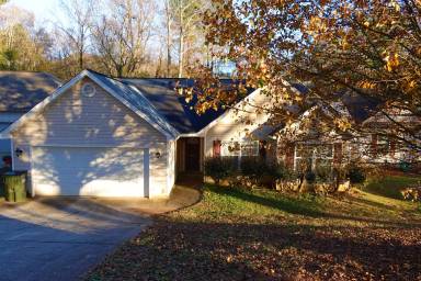 Main picture of 450 Shoresbrook Rd
