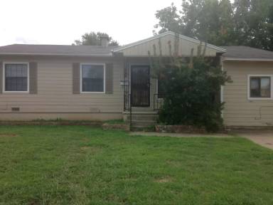 Main picture of 558 E 40th Pl N