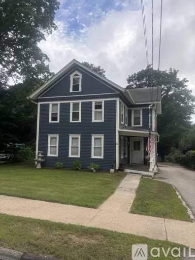Main picture of 52 Pleasant St