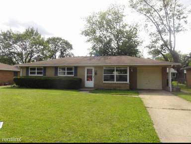 Main picture of 2811 N Victoria Ave