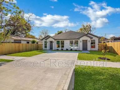 Main picture of 7826 Birmingham St