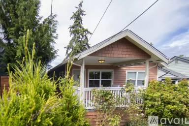 Main picture of 924 N 90th St