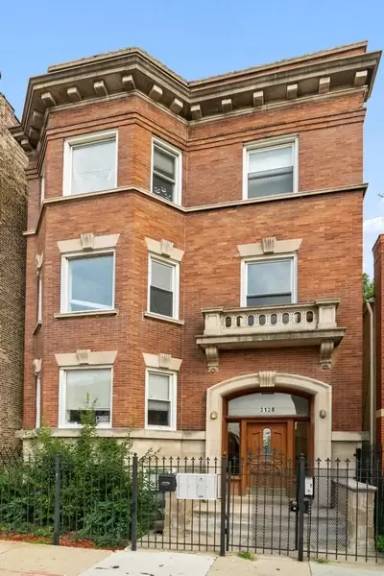Main picture of 3128 W Warren Blvd