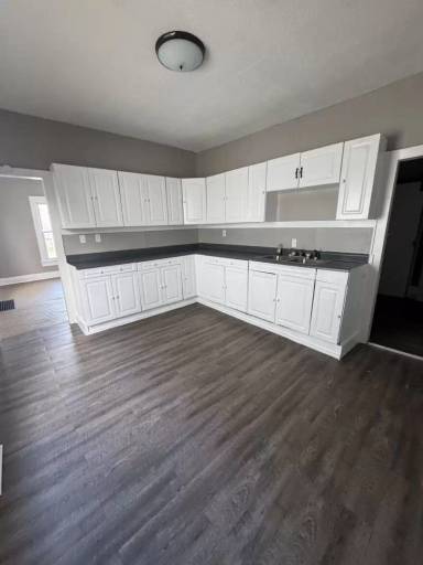 Main picture of 1027 W Pleasant St