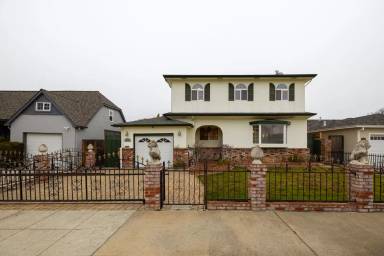 Main picture of 609 Poinsettia Ave