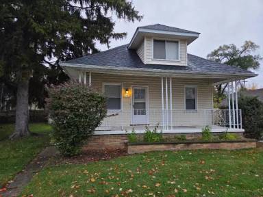 Main picture of 711 Yale St