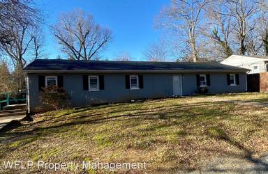 Main picture of 146 S Oak Dr