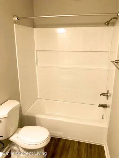 Main picture of 105 S Wright St