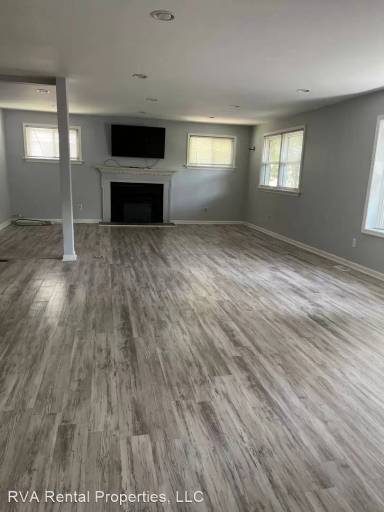 Main picture of 1900 Woodmont Dr