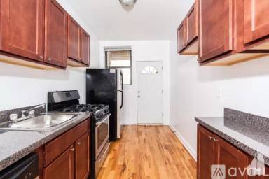 Main picture of 813 W Waveland Ave