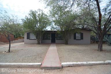 Main picture of 4202 E 2nd St