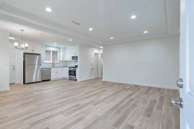 Main picture of 2617 Glendale Blvd