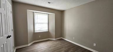 Main picture of 2332 W Vandalia Rd