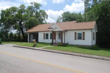 Main picture of 209 N 6th St