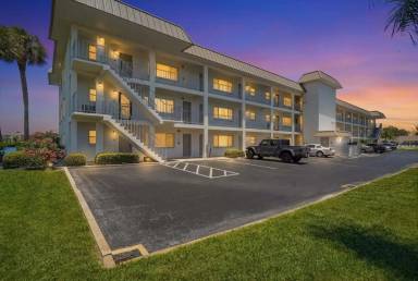 Main picture of 3330 Gulf of Mexico Dr