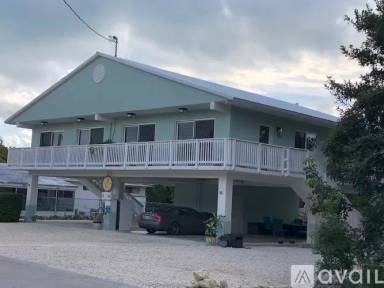 Main picture of 16 Palm Dr